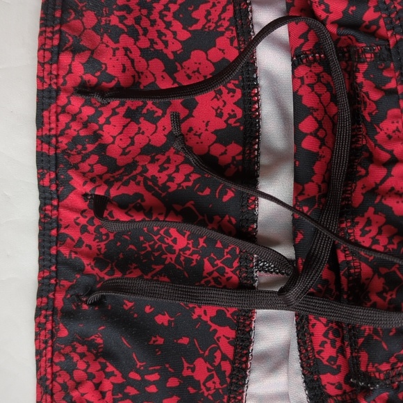 Danskin Now Fitted Snakeprint Dri-More Athletic Yoga Capri Pants M Red Black - Picture 8 of 16